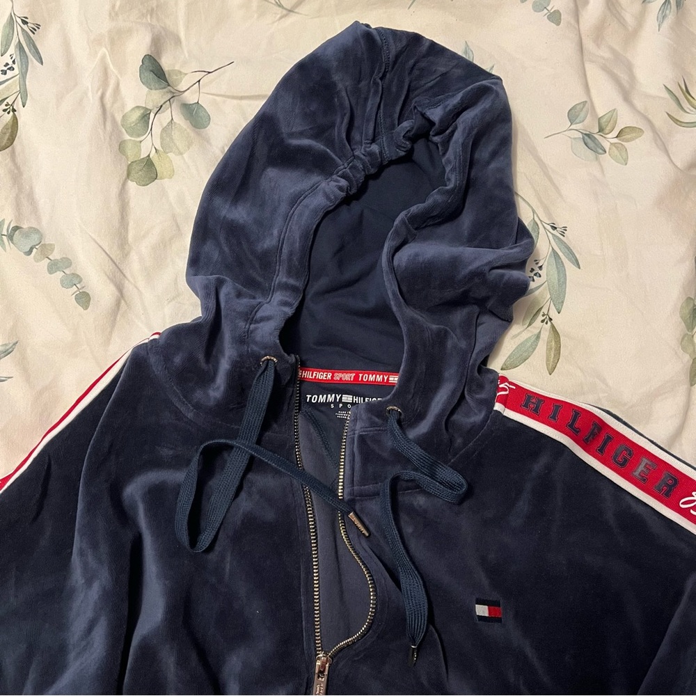 ‼️SOLD‼️ Tommy Hilfiger Navy Sport Hoodie - Picture 4 of 10